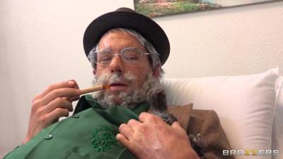 Luna - Luna Kitsuen - upornia.com