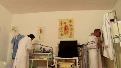 Horny beauties gets rammed and facialized in foursome - drtvid.com