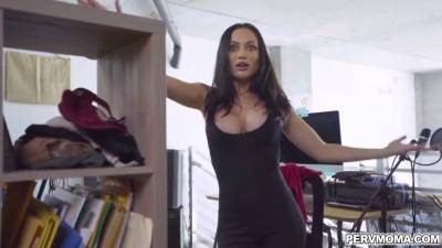 Sexy Crystal Rush takes a huge dick in her mouth - sexu.com