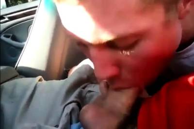 Blowing a friend in the car and he cums in my mouth - drtvid.com