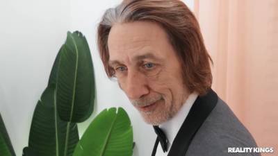 Cali Caliente - Pillow-humping Humpette Cant Hide! - hotmovs.com