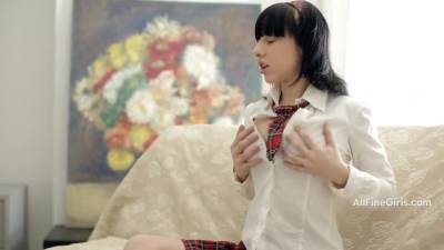 Serena Stuck In The Middle - txxx.com