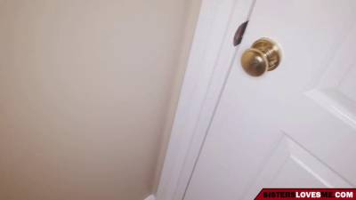 Playing with my college sister - sexu.com