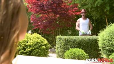 Gardener Digs Tunnels In Svelte Russian Kaisa Nords Garden - hotmovs.com - Russia