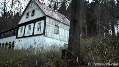 Dom Frikov - Shluha S Tremya Siskami - hotmovs.com