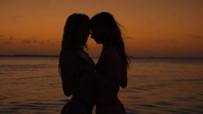 VIXEN Stunning Alexis has passionate first date with Oliver - hotmovs.com