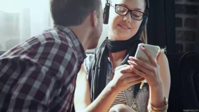 Hipster Couple Love Hardcore Sex - hotmovs.com