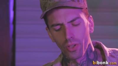 Bisexual Stud Gives Head And Rides - upornia.com