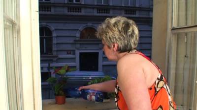 Stranger banging old granny from behind - drtvid.com