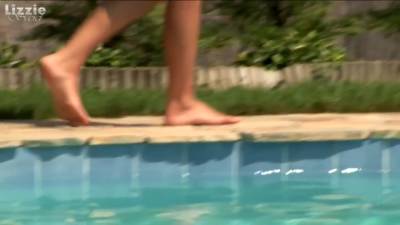 Lizzie Ryan - Love Lounger - upornia.com