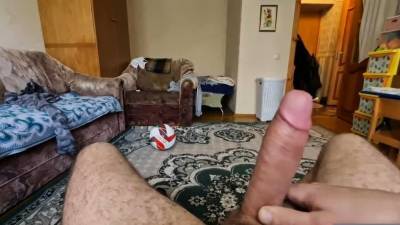 A guy jerks off in front of his maid - drtvid.com