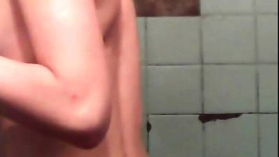 step sister shaving in the shower - drtvid.com