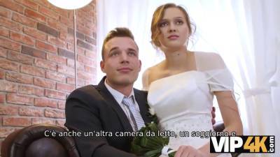 Vip4k. la coppia sposata determine di vendere la figa della sposa a buon prezzo - sexu.com - Czech Republic