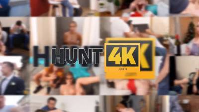 Hunt4k. chico inteligente encuentra un pretexto para ligar con una rubia caliente que tiene novio - sexu.com