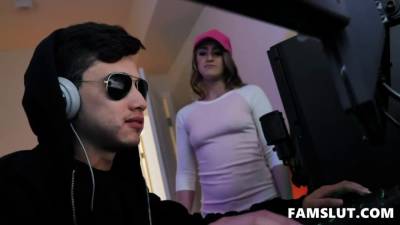 Sexy Sister Kenzie Madison Sucks Her Brother's Cock While He's Playing Game - sexu.com