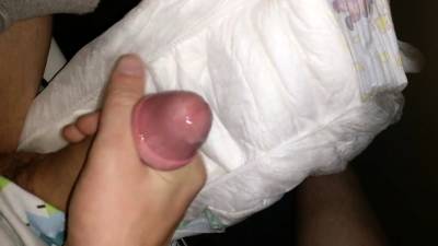 Twink cumming his wet diaper - drtvid.com