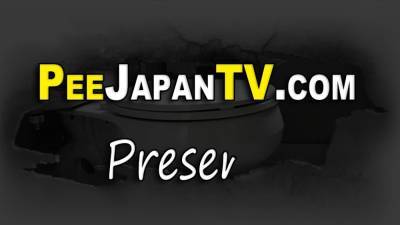 Asian pees behind car - drtvid.com - Japan