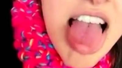 LONG TONGUE BEAUTY SHOWS OFF LONGEST TONGUE AND WIDE THROAT - drtvid.com