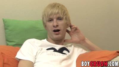 Solo masturbation with young blond guy - sunporno.com