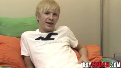 Solo masturbation with young blond guy - sunporno.com