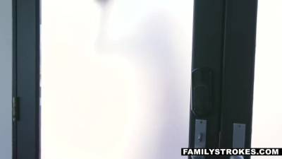 Savannah Sixx In Stepbro Helps Out Savannah With Dick & Cash - hotmovs.com