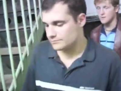 Two guys fuck whore in the entrance - drtvid.com