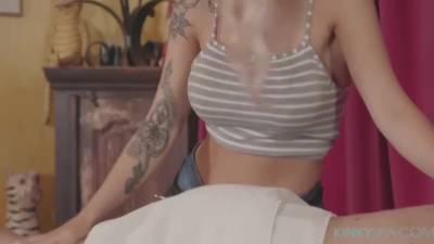 Impressive Blonde Masseuse With Big Boobs Is Determined To - upornia.com