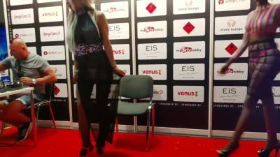 Sophie Diamond & Zaawaadi Lesbian Public Show Venus Erotic Fair - hotmovs.com