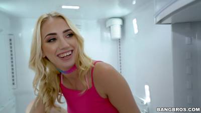 Her First Monster Cock - MonstersOfCock - hotmovs.com