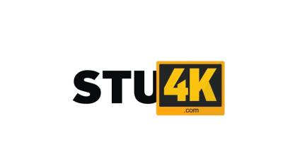 STUCK4K. Blonde stunners hand was stuck so she called - drtvid.com