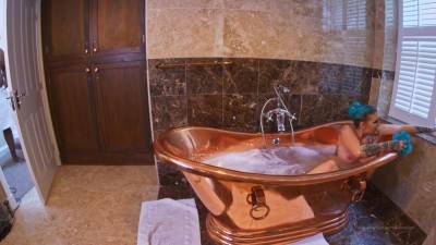 Alexxavice - 24-09-2020 - hotmovs.com