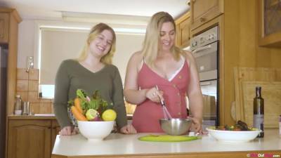 Bomba Deluxe And Katie Gee - Cuisine - hotmovs.com