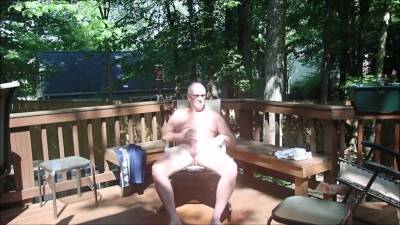 Masturbating and cumming on my back porch in the middle of the day - txxx.com