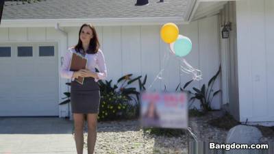 Chanel Preston - Chanel Preston In Realtor Loves It In The Ass - hotmovs.com