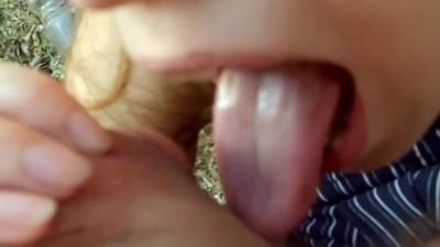 Juicy Blowjob In The Park - hotmovs.com - Russia