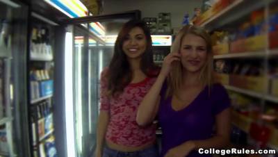 College Hotties Party Hardcore! - hotmovs.com