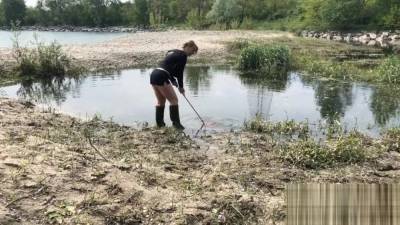 Moglie Troia Fa Un Pompino In Spiaggia E Si Fa Sborrare In Faccia - hotmovs.com - Italy