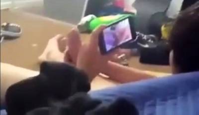 Watch my friend cumming while he's watching porn - drtvid.com