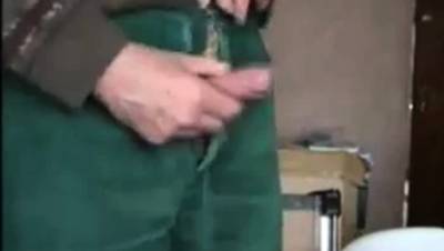 Grandad wanks and cums - drtvid.com