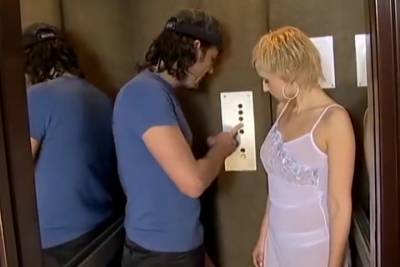 German Hard Sex In The Elevator - hotmovs.com - Germany