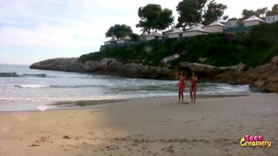 Shagging On The Beach In The Sunshine - upornia.com