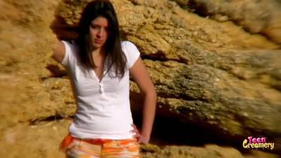 Shagging On The Beach In The Sunshine - upornia.com