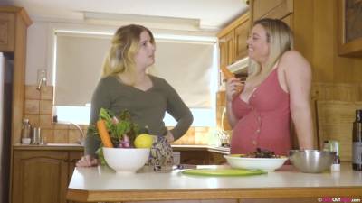 Bomba Deluxe And Katie Gee - Cuisine - txxx.com