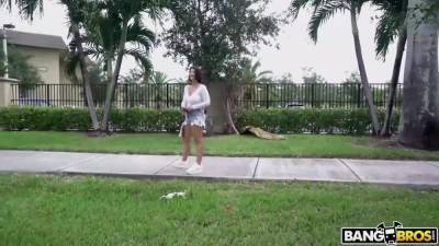 Lasirena69 Takes The Bus - upornia.com