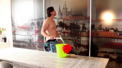 The place Leanne rents pays for a cleaning service to come - drtvid.com