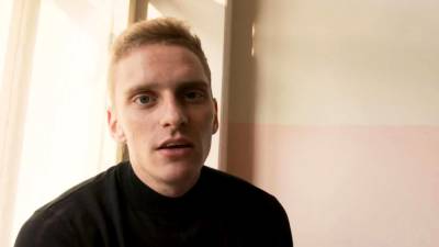 TUTOR4K. Instead of learning English guy seduces - drtvid.com - Britain - Russia