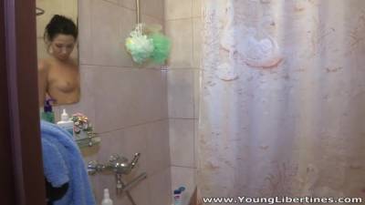 Amanda in Fuck right in a bathtub - hotmovs.com