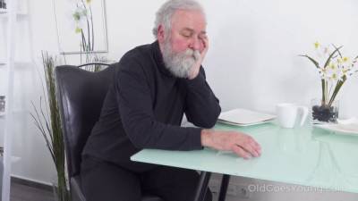 Yummy babe congratulates an oldman with sex - sexu.com