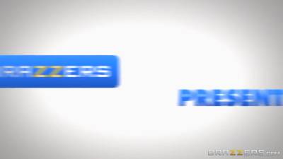 Kira Noir In Kira Finds Her Motivation - hotmovs.com