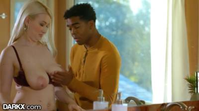 Appreciating Emily Wrights Big Natural Boobs - upornia.com